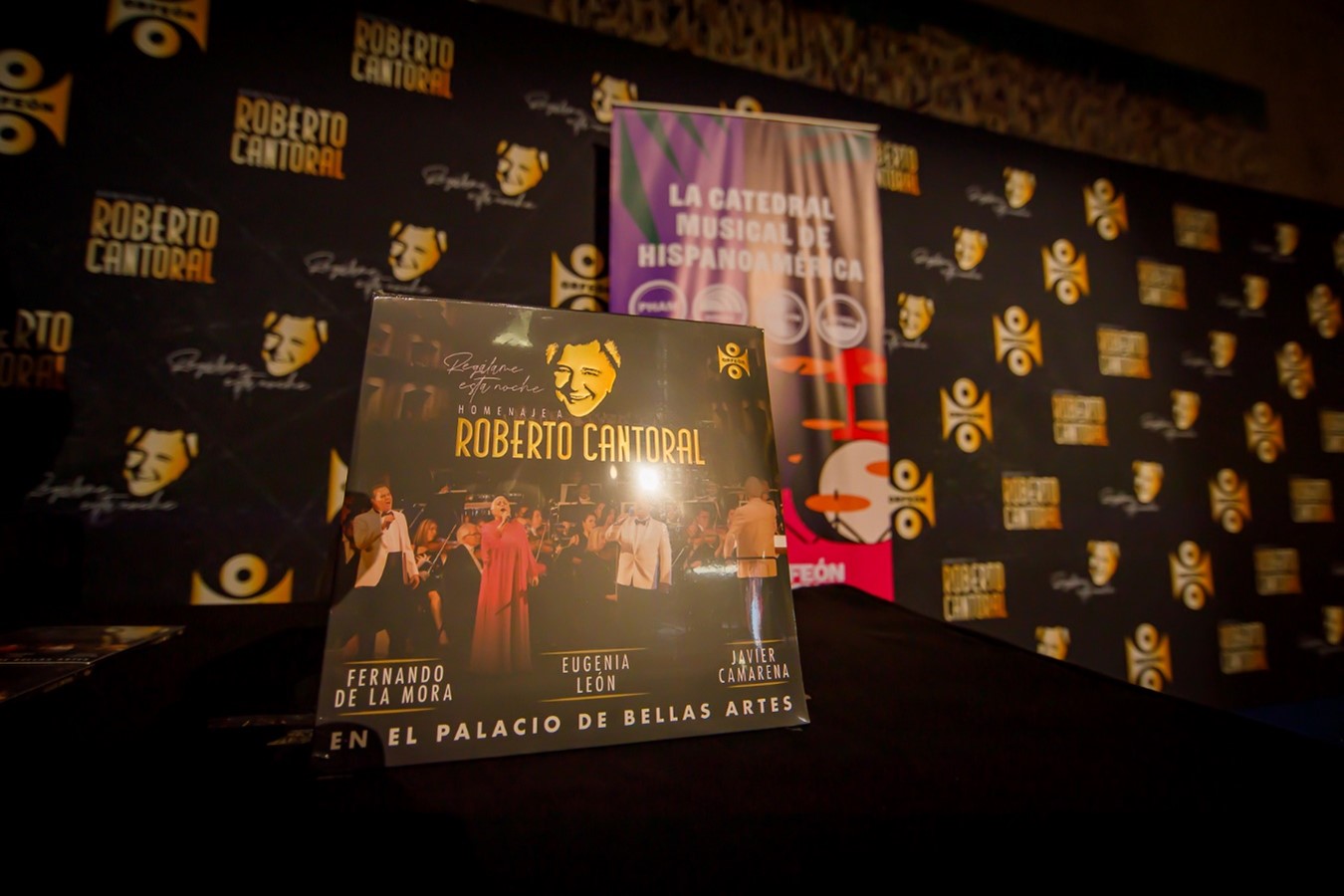 Presentan el album Regalame esta noche. Homenaje a Roberto Cantoral